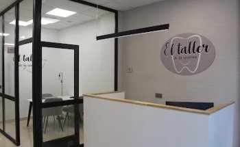 CLÍNICA DENTAL El Taller de Tu Sonrisa - Tus Especialistas en Implantología en Valencia