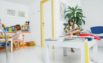 Clínica Dental Infantil Ángeles Vello (Odontopediatria, Ortodoncia y Estética)