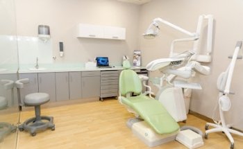 CLINICA DENTAL ANA OLTRA