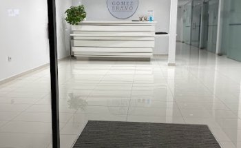CLÍNICA DENTAL GÓMEZ BRAVO
