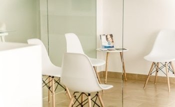 CLINICA DENTAL LA VICTORIA: FUENTE PALMERA