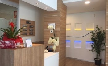 Clínica Dental Mónica Valenzuela S.L.U.