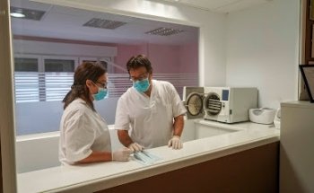 CLÍNICA DENTAL FATIMA A. RAZZAK CARPINTERO