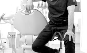 Dr. Carlos López Suárez