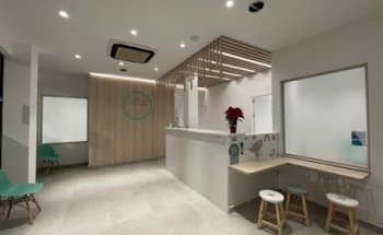 CLÍNICA AURORA DENTAL