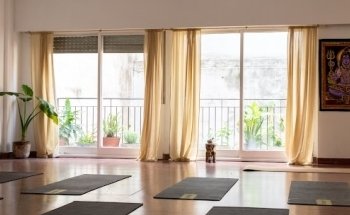 Ahimsa Shala - Estudio de yoga