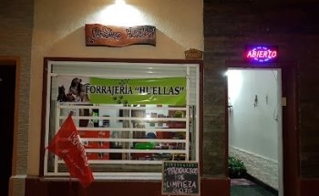 PET SHOP HUELLAS PISCINAS CORONDA