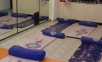 Estudio de yoga porunmundosatvico