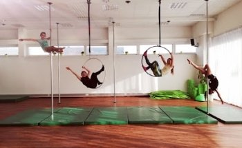 POLEFIT -Euer Studio in Graz für Pole Dance, Aerial Hoop und Fitnesskurse