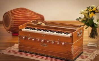 Bhavani - Satyananda Yoga in Wien - im Prana Yoga-Studio 1070