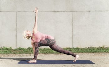 Dandelion Yoga by Kerstin Weissenböck