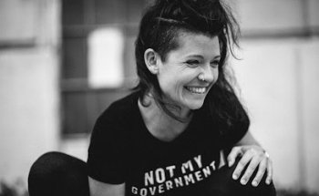 Eva Karel, Brutstätte für Yoga, Text und Bild