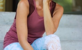 Yoga & NUAD mit Claudia