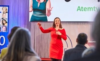 Stimmbaum - Sprechtraining Wien/Online, Auftrittstraining, Keynote-Speaker, Podcast, Video