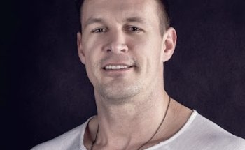 Coach Peter Burianek