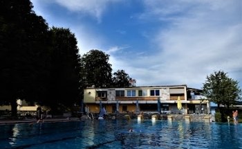 Städtisches Schloßbad Wiespach Hallein