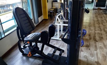 Tchibum Escola de Natação e Academia