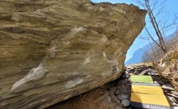 Val Calanca Boulder Sector Laura