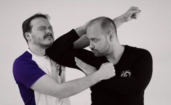 | QLS | Kampfsport & Selbstverteidigung in Basel. Kung Fu, Boxing, Kickboxing, Sanda, Chin Na, Muay Thai, MMA, Grappling