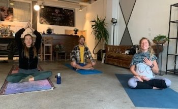 SOYoga •Outdoor, Energetic & therapeutic Yoga • Feel your power