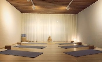 Jala-Yoga und Pilates
