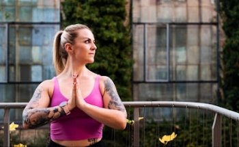 Sabrina Hediger Yoga - Deine Yogalehrerin in Winterthur spezialisiert auf Inside Flow Yoga und Yoga Personal Training