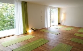 Polarity /// Yoga /// Tanztherapie