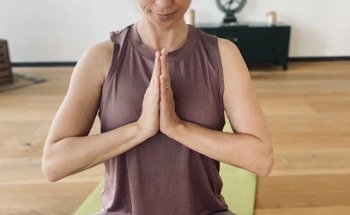 Lila - Yoga - Kindertheater - Therapie