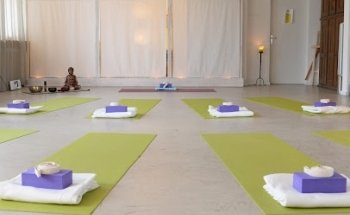 Flow - Hatha-Yoga, Yin-Yoga und Bioenergie-Therapie