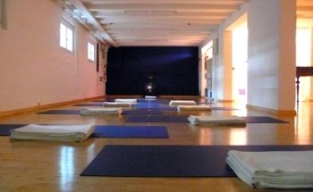 Iyengar Yoga - Caroline Kreis