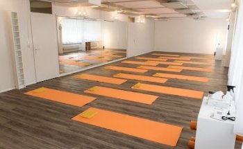 Hot Yoga Christoph Herren