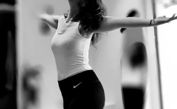 Yoga zum Baum Yogapraxis Melanie Hochstrasser