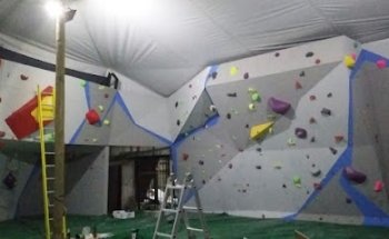 Enfoque, Rocódromo y Tienda