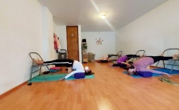 Yoga Om – Angie Bazán