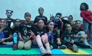 Escuela técnica deportiva de danza aérea trepando el trapo