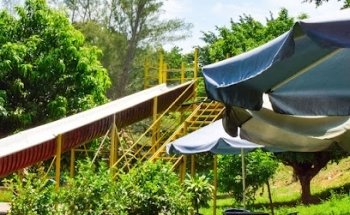 PARQUE FAMILIAR LOS CHARCOS