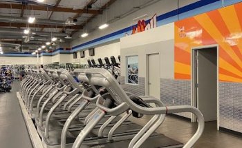 Crunch Fitness - Bakersfield