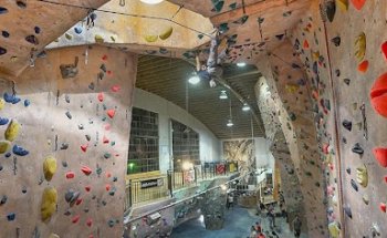 Hangar 18 Indoor Climbing Gym - Upland
