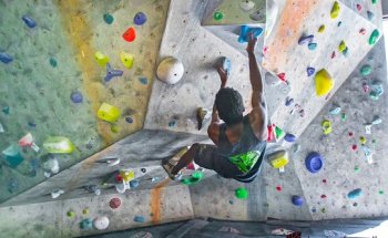 Hangar 18 Indoor Climbing Gym - Long Beach