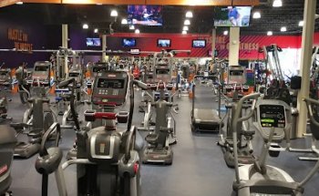Crunch Fitness - Dearborn