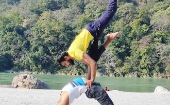 Half Moon Yoga Medina