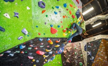 Hangar 18 Indoor Climbing Gym - Mission Viejo