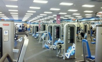 Crunch Fitness - Howe Ave.