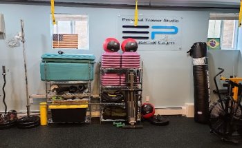 Physical Gym / Personal Trainer Studio