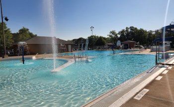 De Soto Aquatics Center, Swimming And Water Play Complex