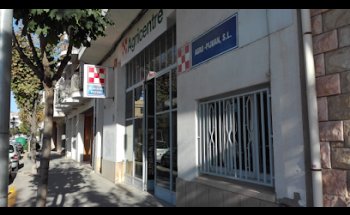 FLORS I PRODUCTES PER HORT PLANTELL GALLINES ADOBS ABONO MENJAR PER ANIMALS EINES ESTRIS