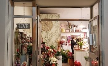 LAS FLORES DE LUCIA. Cristina serrano