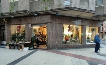 Flores El Jardín by Sandra Arcusa