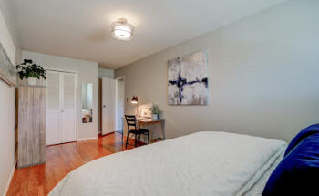 The Jon & Leslie Foster Real Estate Group