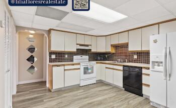 Lilia Flores, Barrett Sotheby's International Realty